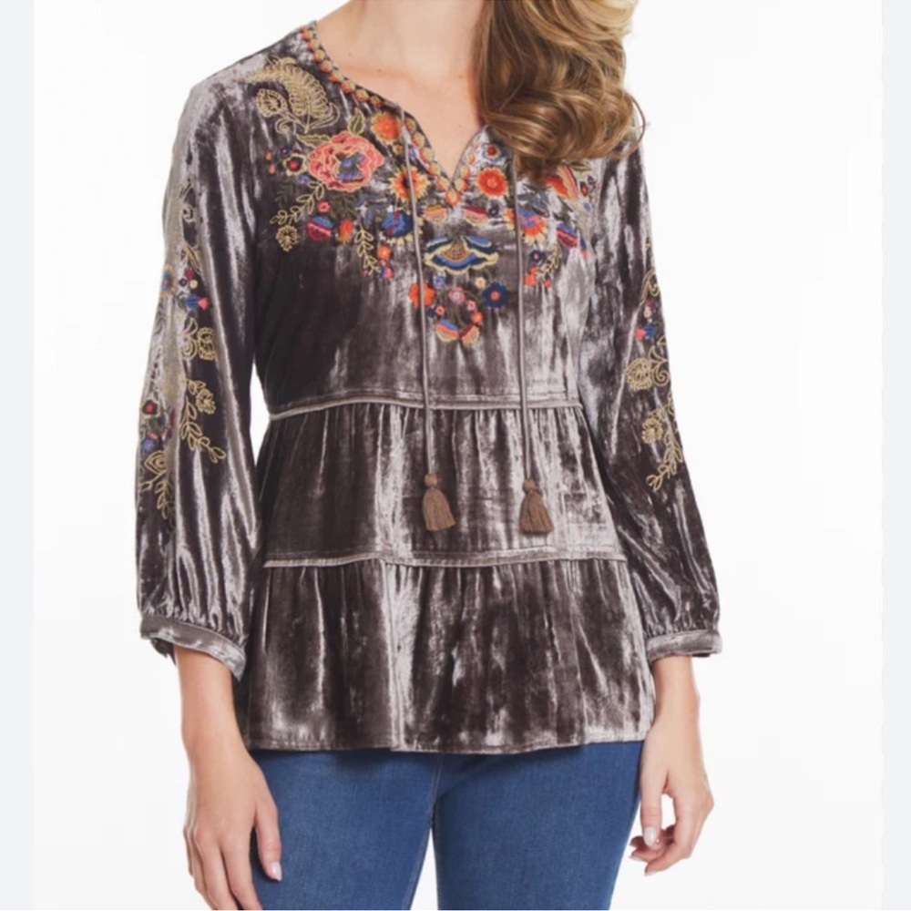 NWT John Mark Embroidered Tiered Floral Velvet Split V-Neck Tunic Top Size Large